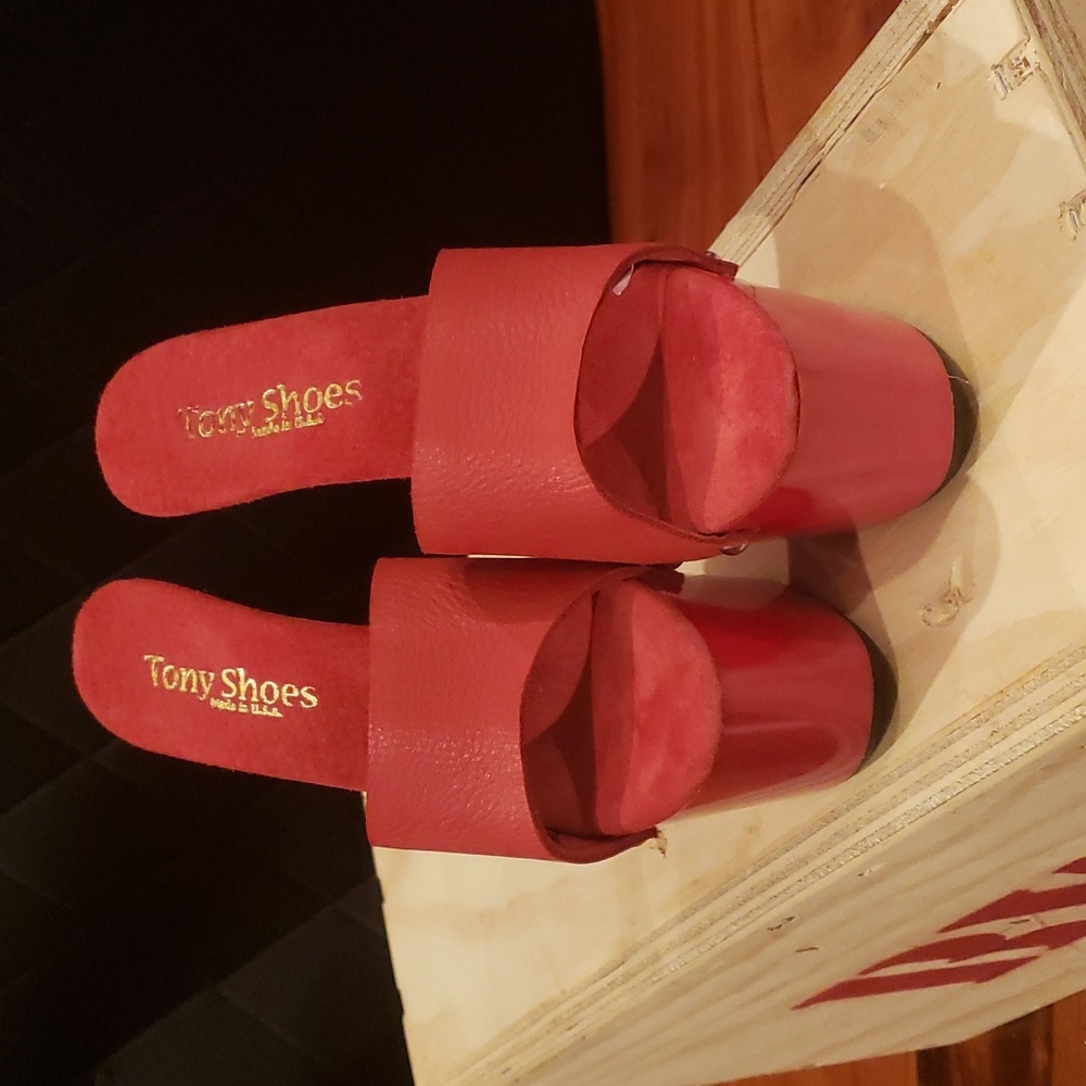 Vintage Tony's shoes red leather platforms